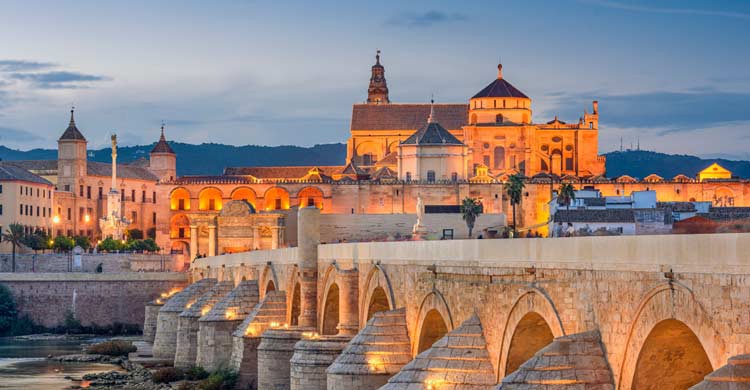 Destinos baratos para viajar en pareja por España