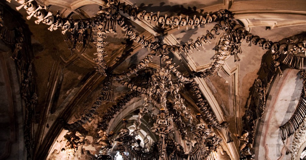 8 tenebrosas iglesias construidas con huesos - El Viajero Fisgón