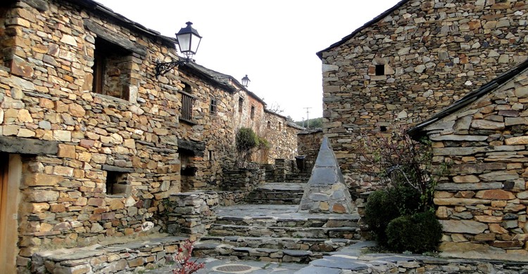 5 pueblos abandonados de Guadalajara - El Viajero Fisgón